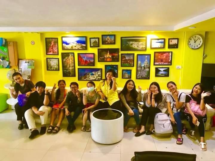 Vr Hostel สะพานควาย Bangkok Exterior foto